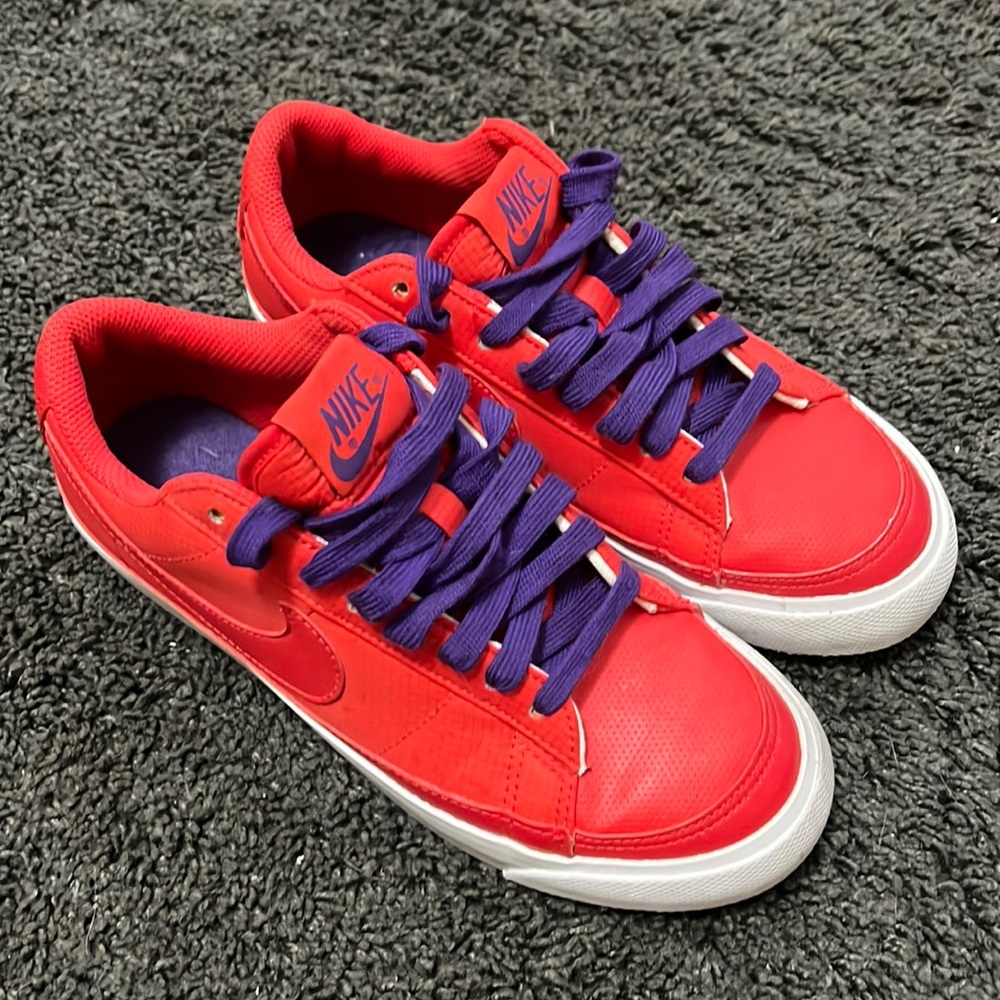 Nike Blazer Low 09 Red Club Purple Sneakers Athletic Size 7